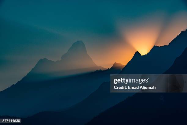 sunrise over everest mountain range, everest region, nepal - april 29, 2016 - himalayas sunrise stock pictures, royalty-free photos & images