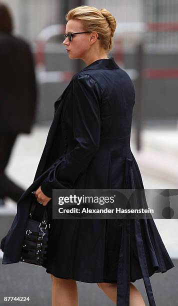 Veronica Ferres arrives for the Monti Lueftner funeral at the Allerheiligen-Hofkirche on May 18, 2009 in Munich, Germany. Egmont Lueftner, better...