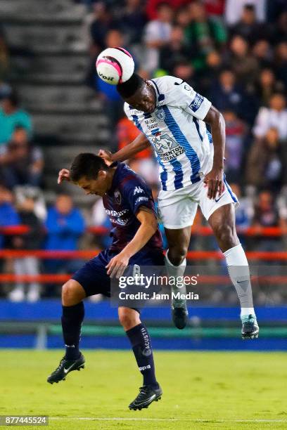 Oscar Murillo of Pachuca heads the ball during the semifinal match between Pachuca and Atlante as part of the Copa MX Apertura 2017 at Hidalgo...