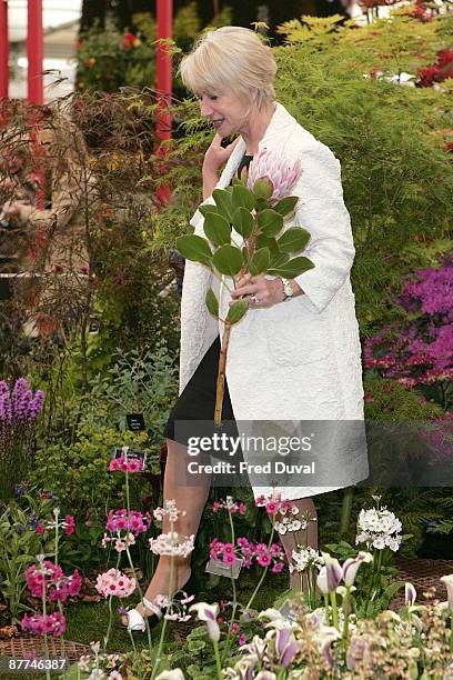 Helen Mirren visits the Chelsea Flower Show at Royal Hospital Chelsea on May 18, 2009 in London, England.