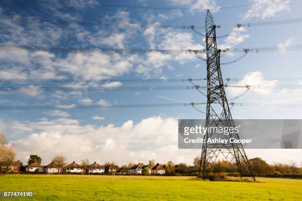 houses close to a high voltage electricity cable and pylon in mountsorrel, leicestershire, uk. - high voltage sign stock pictures, royalty-free photos & images