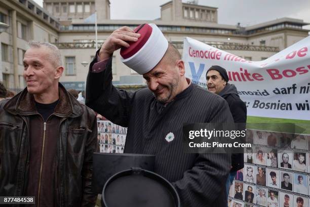 Bosnian Muslim clerical put a hats on outside the International Criminal Tribunal for the former Yugoslavia on November 22, 2017 in The Hague, The...