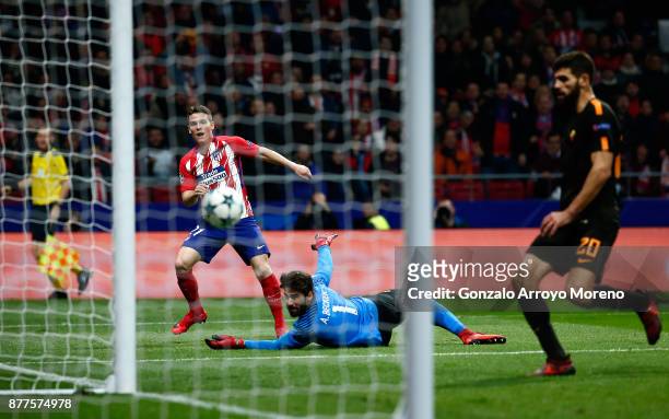 Kevin Gameiro of Atletico Madrid scores his team's second goal during the UEFA Champions League group C match between Atletico Madrid and AS Roma at...