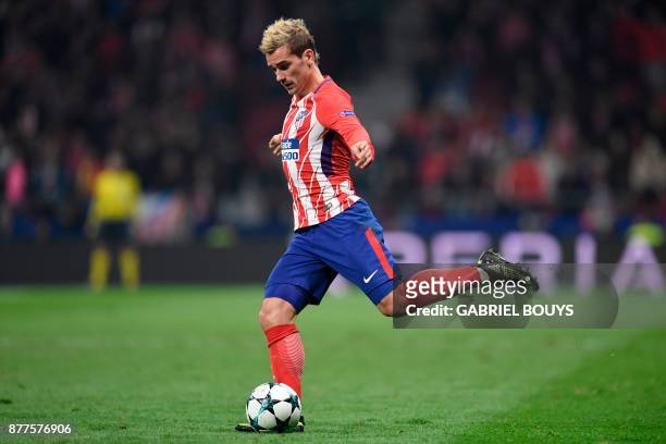 Atletico Madrid's French forward Antoine Griezmann controls the ball during the UEFA Champions League group C football match between Atletico Madrid...