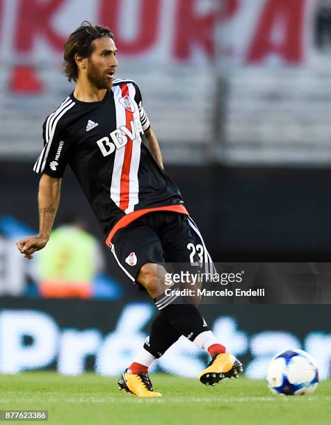 Leonardo Ponzio of River Plate drives the ball during a match between River and Union as part of Superliga 2017/18 at Monumental Stadium on November...