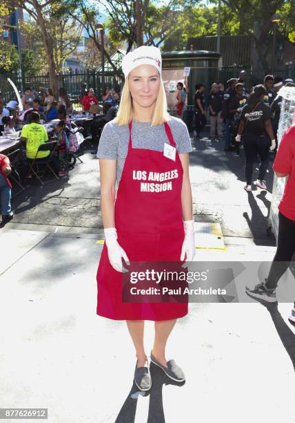 Actress Heather Morris attends the Thanksgiving Meal For The Homeless event at The Los Angeles Mission on November 22, 2017 in Los Angeles,...