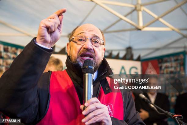 Leader of the German Social Democrats Party Martin Schulz addresses protesting Siemens workers from the IG Metal union in Berlin on November 23,...