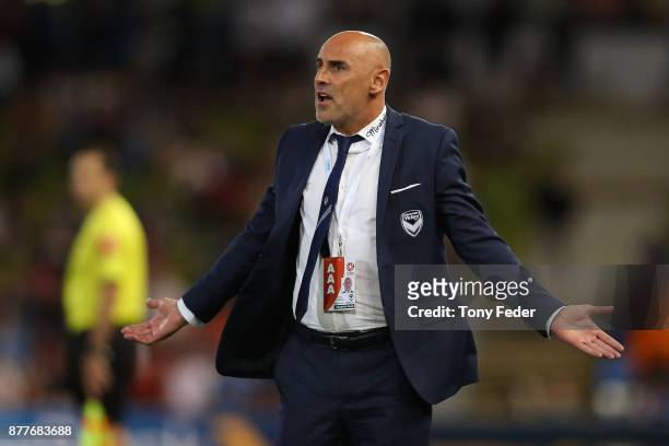 Kevin Muscat of the Victory during the round eight A-League match between the Newcastle Jets and the Melbourne Victory at McDonald Jones Stadium on...