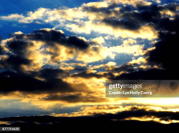 sky and clouds - lyn holly coorg imagens e fotografias de stock