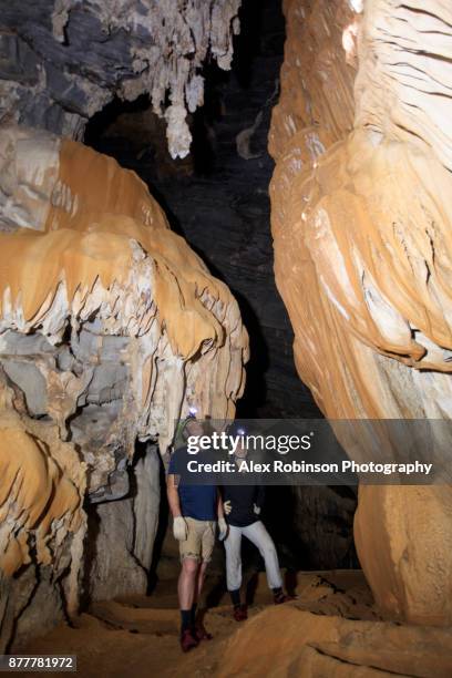 cavers in hang ruc cave - phong nha kẻ bàng national park stock pictures, royalty-free photos & images