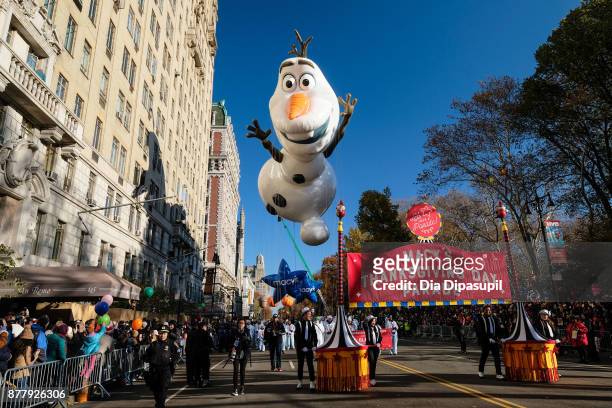 The Olaf from 'Frozen' balloon floats down Central Park West during the 91st Annual Macy's Thanksgiving Day Parade on November 23, 2017 in New York...