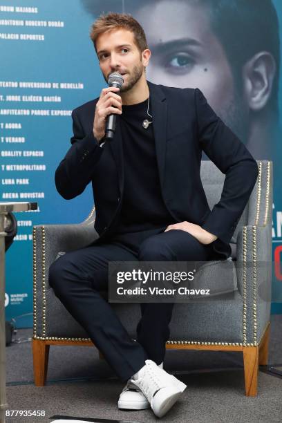 Spanish singer Pablo Alboran attends a press conference to promote his new tour "Prometo" at St. Regis Hotel on November 23, 2017 in Mexico City,...