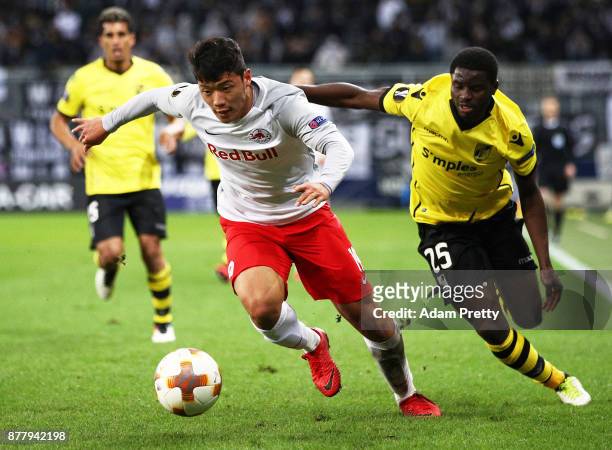Hwang Hee-chan of Red Bull Salzburg is challenged by Alhassan Wakaso of Vitoria Guimaraes during the UEFA Europa League group I match between FC...