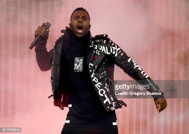 Jason Derulo performs during halftime a the Detroit Lions and Minnesota Vikings game at Ford Field on November 23, 2017 in Detroit, Michigan.