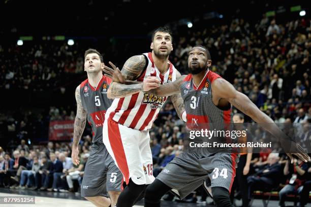 Georgios Printezis, #15 of Olympiacos Piraeus competes with Cory Jefferson, #34 of AX Armani Exchange Olimpia Milan during the 2017/2018 Turkish...