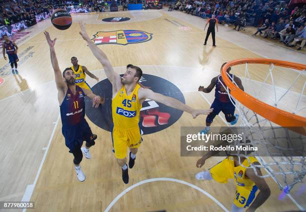 Juan Carlos Navarro, #11 of FC Barcelona Lassa in action during the 2017/2018 Turkish Airlines EuroLeague Regular Season Round 9 game between FC...