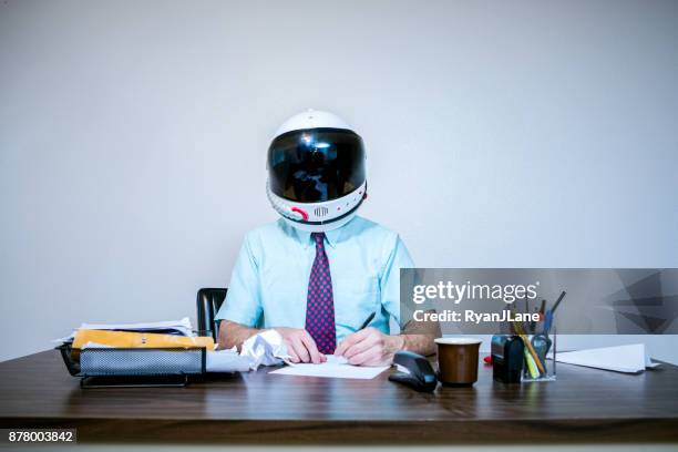 büroangestellte mit astronaut weltraumhelm - astronaut stock-fotos und bilder