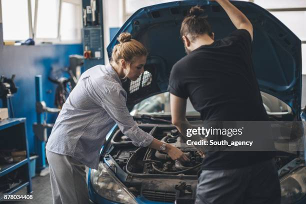 Breakdown Mechanic Car Breakdown Garage Photos and Premium High Res Pictures - Getty Images