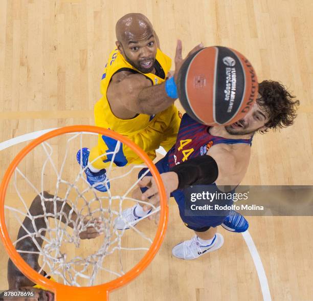 Ante Tomic, #44 of FC Barcelona Lassa competes with Alex Tyus, #9 of Maccabi Fox Tel Aviv during the 2017/2018 Turkish Airlines EuroLeague Regular...