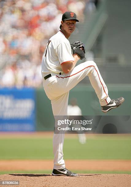 Randy Johnson of the San Francisco Giants pitches against the New York Mets at AT&T Park on May 16, 2009 in San Francisco, California.