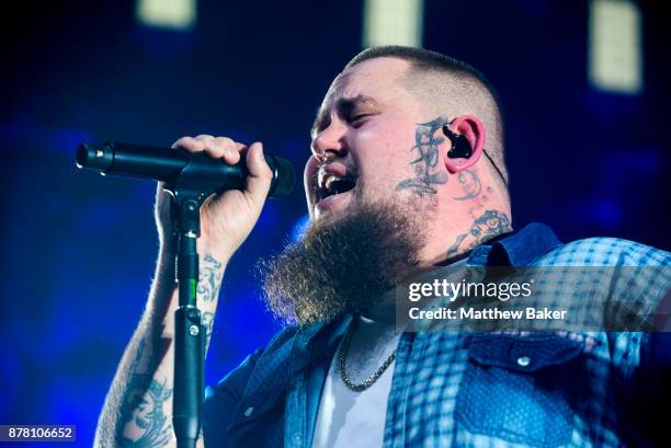 Rag'n'Bone Man performs at O2 Academy Brixton on November 23, 2017 in London, England.