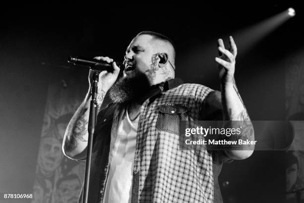 Rag'n'Bone Man performs at O2 Academy Brixton on November 23, 2017 in London, England.