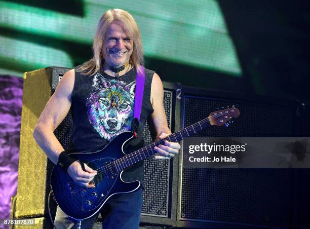 Steve Morse of Deep Purple performs at The O2 Arena on November 23, 2017 in London, England.