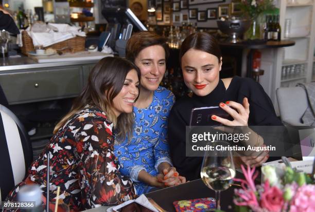 Guests and Lena Lademann attend the Grazia Future Dinner event at the restaurant Patio on November 23, 2017 in Hamburg, Germany.