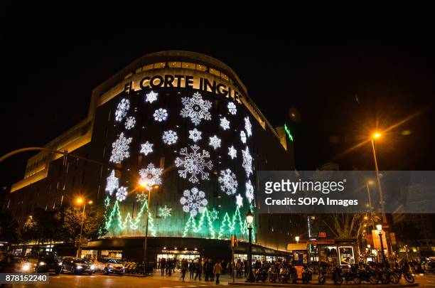 The popular establishment El Corte Inglés with lighted Christmas decoration as Barcelona turned on the lights of Christmas 2017. The lighting...