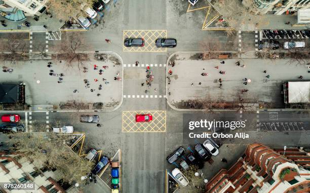 stadtteil eixample in barcelona - barcelona von oben stock-fotos und bilder