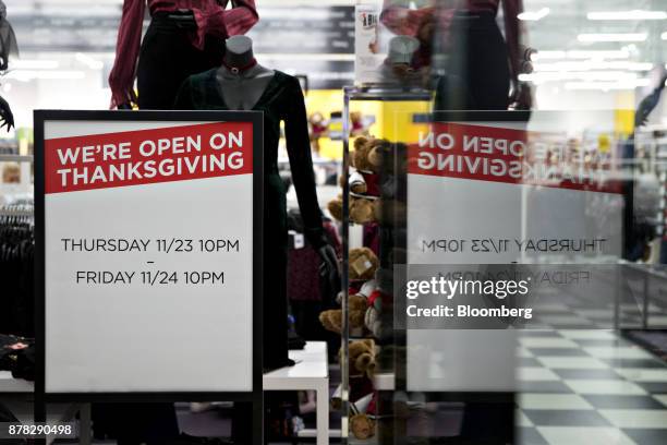 Chicago Store Open Sign 66 Fashion Outlets Of Chicago Stock Photos, High-Res Pictures, and ...