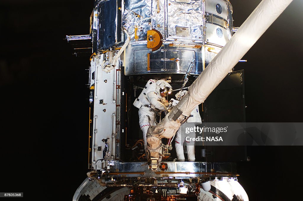 Space Shuttle Atlantis To Repair Hubble Space Telescope