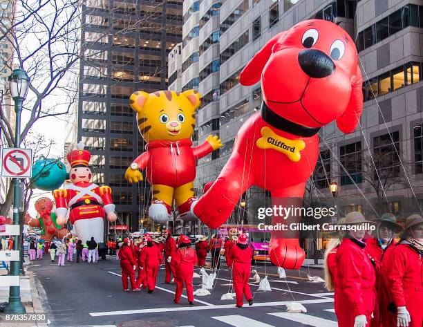 Clifford The Big Red Dog, Daniel Tiger, Toy Soldier Red & White and Octonauts Submarine balloons during the 98th Annual 6abc/Dunkin' Donuts...