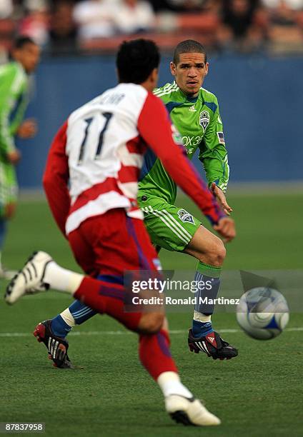 Midfielder Osvaldo Alonso of the Seattle Sounders FC during play against FC Dallas at Pizza Hut Park on May 16, 2009 in Frisco, Texas.