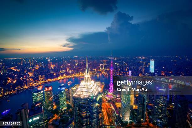 shanghai bund skyline panorama - apec 2017 stockfoto's en -beelden