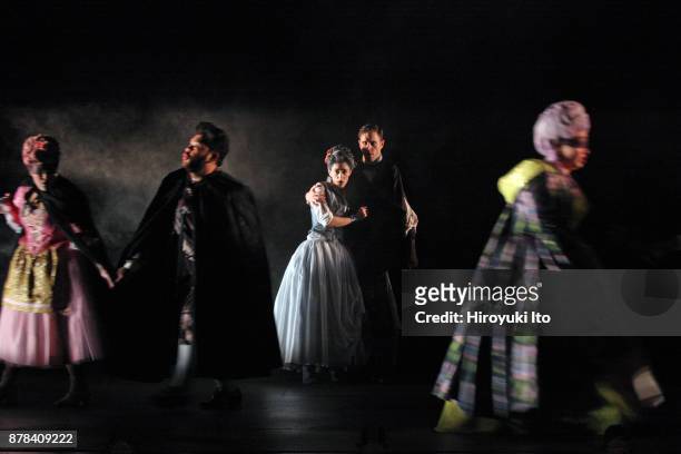 From left, Christine Taylor Price, Charles Sy, Tamara Banjesevic, Jacob Scharfman and Kathryn Henry in Mozart's "La finta giardiniera" by the...