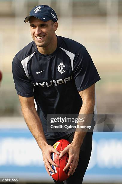Chris Judd of the Blues kicks for goal during a Carlton Blues AFL training session at Visy Park on May 19, 2009 in Melbourne, Australia.