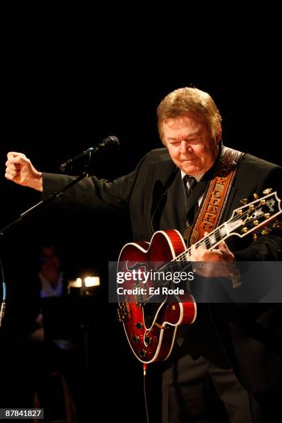 Roy Clark attends the 2009 Country Music Hall of Fame Medallion Ceremony on May 17, 2009 in Nashville, Tennessee.