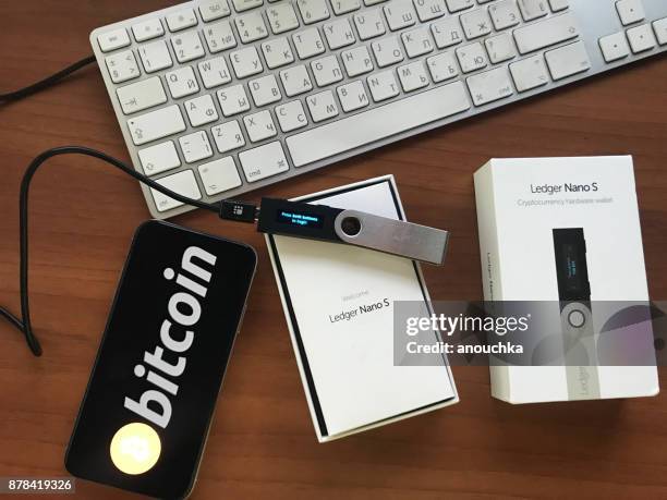 new ledger nano s cryptocurrency hardware wallet - data entry keyboard stock pictures, royalty-free photos & images