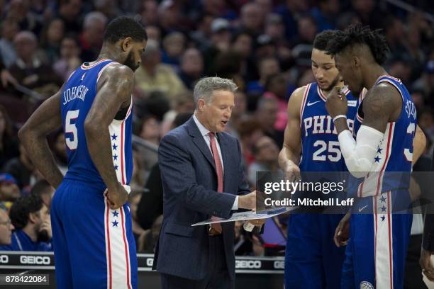 Amir Johnson, Ben Simmons, Robert Covington of the Philadelphia 76ers huddle around head coach Brett Brown during a timeout in the game against the...