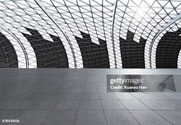 vast empty futuristic architecture with gray floors and silver metal line wall, auto advertising background - weiterentwicklung stock-fotos und bilder