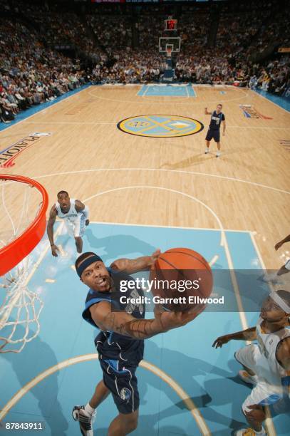 Antoine Wright of the Dallas Mavericks lays up a shot against the Denver Nuggets in Game Five of the Western Conference Semifinals during the 2009...