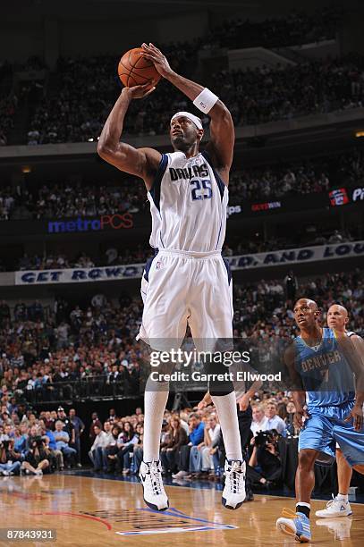 Erick Dampier of the Dallas Mavericks takes a jump shot against the Denver Nuggets in Game Four of the Western Conference Semifinals during the 2009...