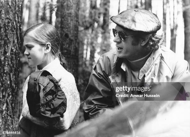 Actor Steve McQueen relaxes with his daughter Terry as he stars in the movie 'Le Mans' on June 24, 1971 in Le Mans, France