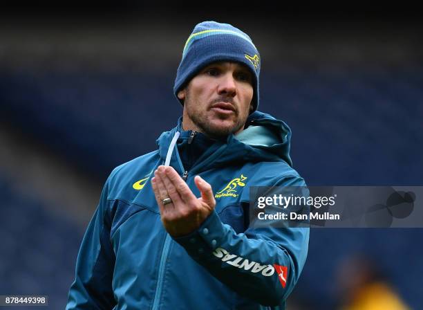 Nathan Grey, Defence Coach of Australia instructs his team during the Australia Captain's Run at Murrayfield Stadium on November 24, 2017 in...