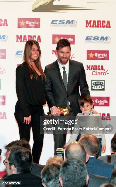 Barcelona football player Lionel Messi poses with his wife Antonella Roccuzzo and their son Thiago after receiving the Golden Boot award at the Old...