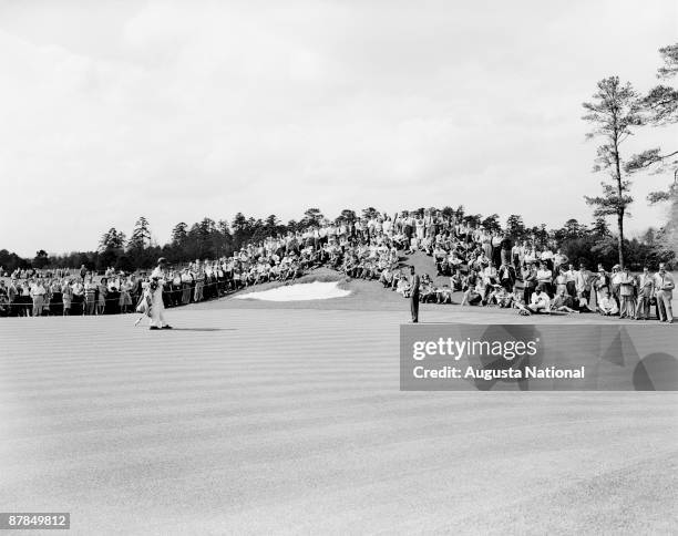 Lloyd Mangrum watches his putt during the 1947 Masters Tournament at Augusta National Golf Club in April 1947 in Augusta, Georgia.