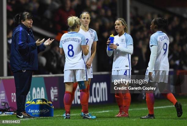 Mo Marley interim manager of England in discussion with Isobel Christiansen, Lucy Bronze, Jordan Nobbs and Danielle Carter of England during the FIFA...