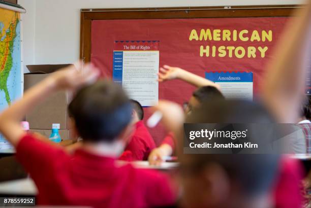 students at catholic school. - história imagens e fotografias de stock