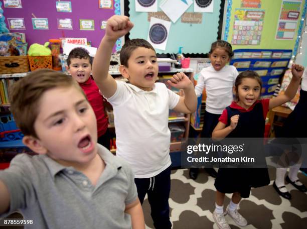 students at catholic school. - counting imagens e fotografias de stock